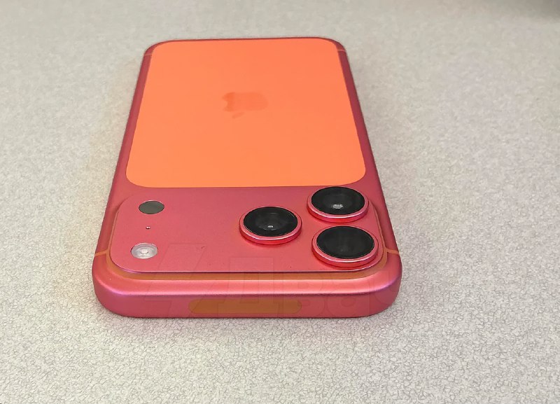 iPhone 17 Pro Max начали… киснуть: пользователи жалуются, что металл на корпусе окисляется и меняет