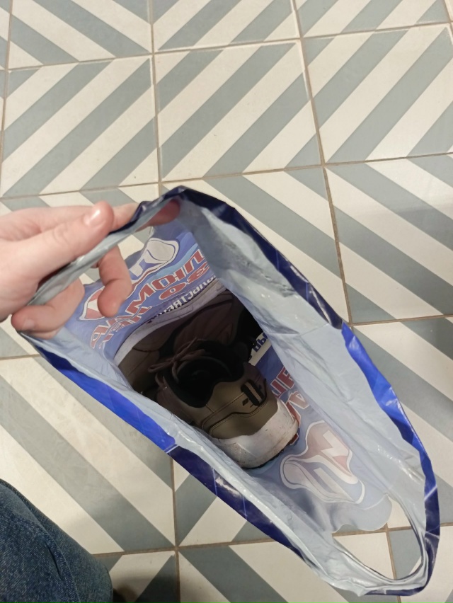 В магазине пятёрочка Карла Маркса 34 забыли две пары кр?...