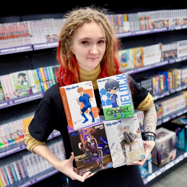 Футбольчик, мальчики походят на фигурки..
Сегодня дви?...