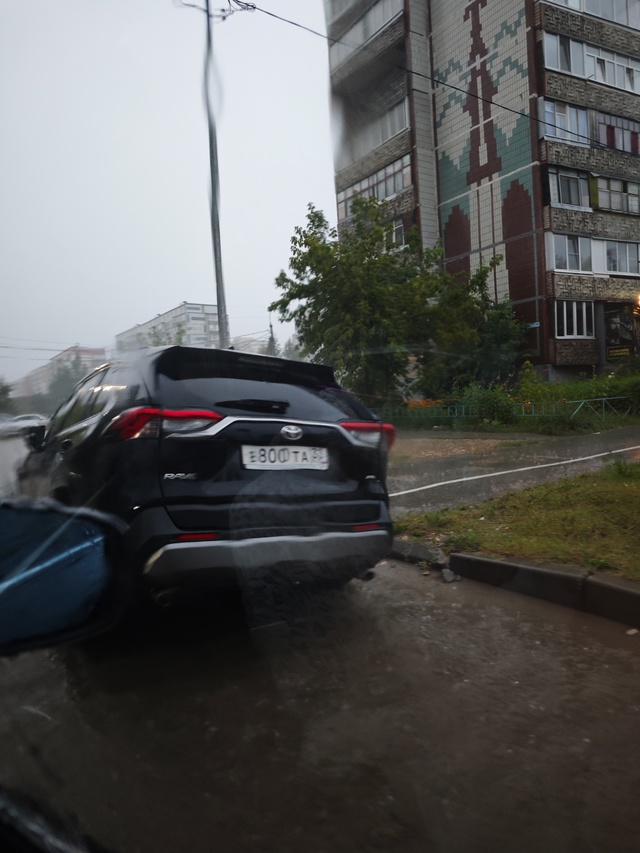 😡 Сегодня 5 августа
Улица Строителей возле 24 дома. Уже...