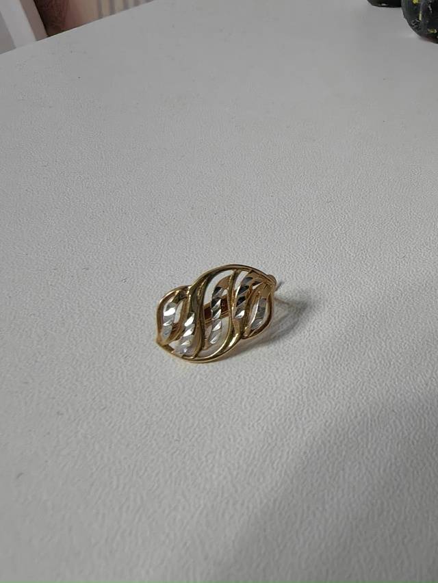 Найдена Серёжка. Отдам при предъявлении второй. Тел:89028...