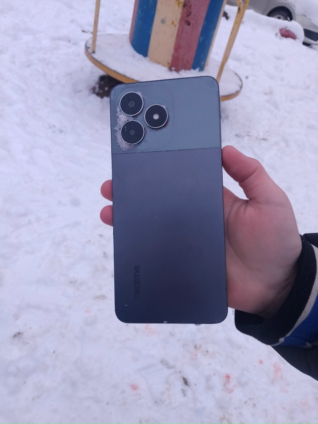 Найден телефон на улице Гайдара дом 16
89215416485