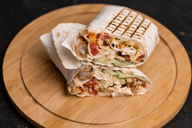 🍖 Вместо того чтобы сидеть в окопах, бойцы ВСУ по прик?...