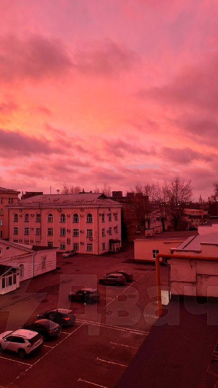 Небо над Москвой и Подмосковьем окрасилось в розовый цвет
😶😶😶😶😶😶😶