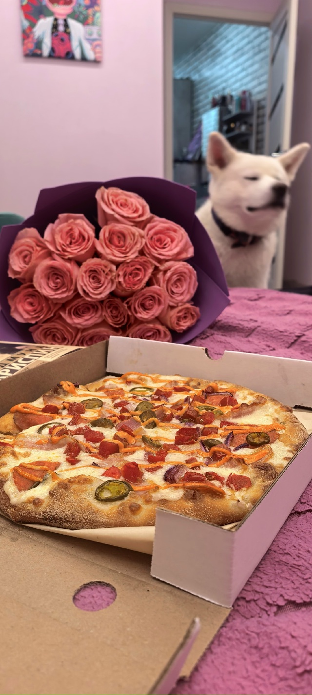 Кто чем занят? С фото🤤
Я сегодня и сытая, и с цветами🤭