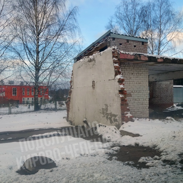 Была красивая стена разрисованная, тепловики трубы ме?...