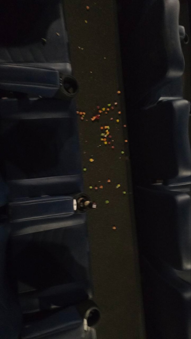 В пятницу 11.07 были в кино в 19:30 на сеансе.
Таких свиней д...