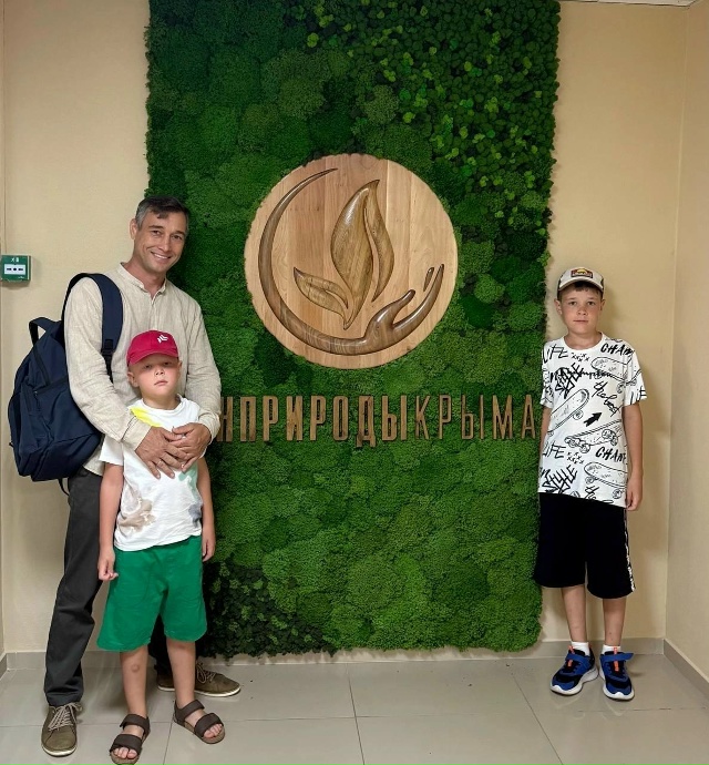 Помните я публиковала ролик, где два мальчика👬 убирал...