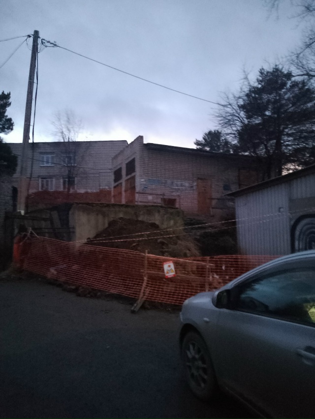 Машиностроителей 19,около весны, может кто знает что пр?...