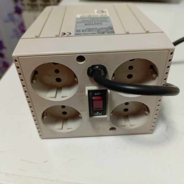 Продам кофемашину в отличном состоянии , коробка докум...