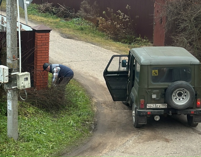 Анонимно. Средь бела дня товарищ просто подъехал , откр...