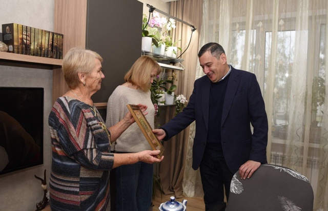 ⚡️Хинштейн встретился с жильцами пострадавших в резу...