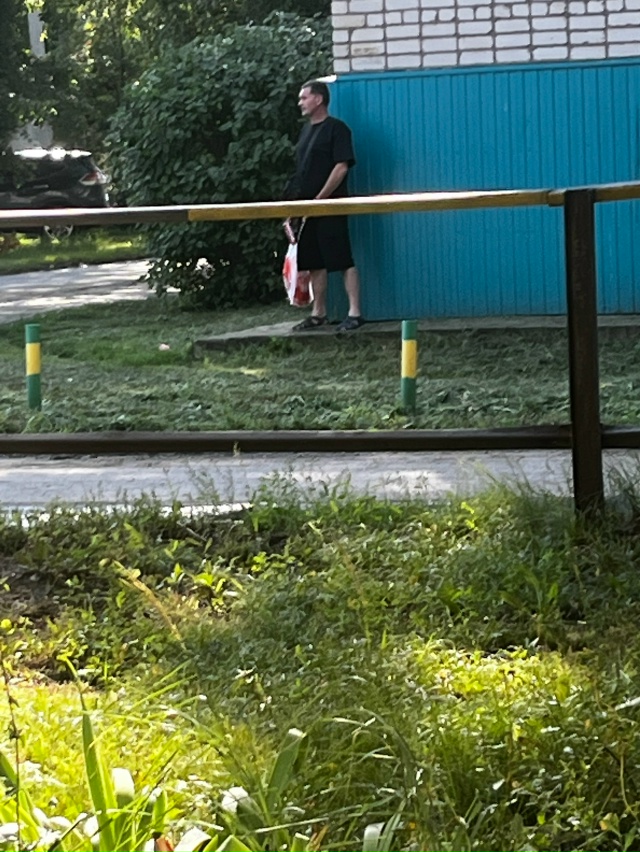 Вы думаете это нормально? Мало того что он вывалил шляп...