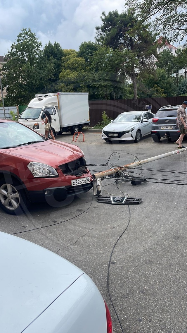 «Понаставят своих столбов, не проехать!»
На улице Полт...