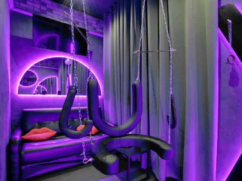 Перед 14 февраля спрос на БДСМ-отели в Москве подскочил в три раза — уже занято около 90% номеров
Ц