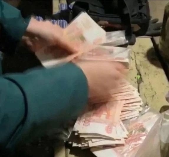 В сети набирает огромный хайп необычная пара из села —...