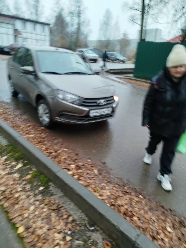 У центрального рынка сегодня ездил цыган на Гранте (г.н...