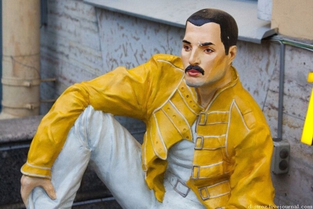 Рок - звезда на Невском🤘🏻
В Санкт-Петербурге открыт ?...