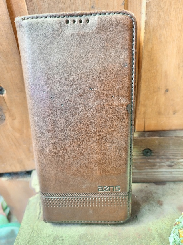 Найден телефон и ВУ.