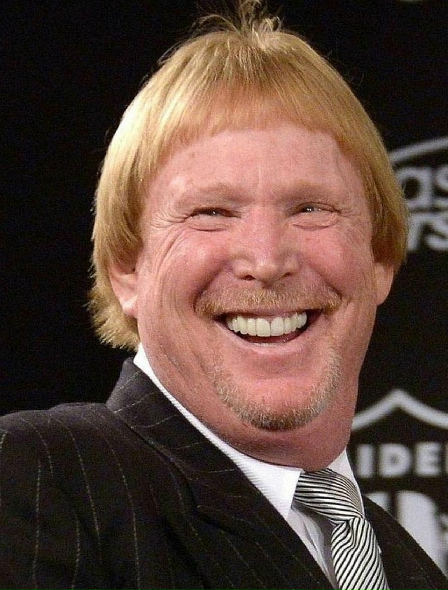 Миллиapдер Марк Девис и его 25-летняя дeвушка, которая по ...