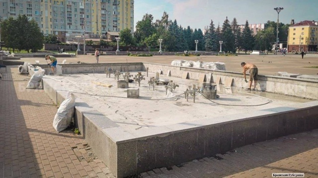 ‼️Ремонт фонтана на площади Партизан в Брянске затяг?...