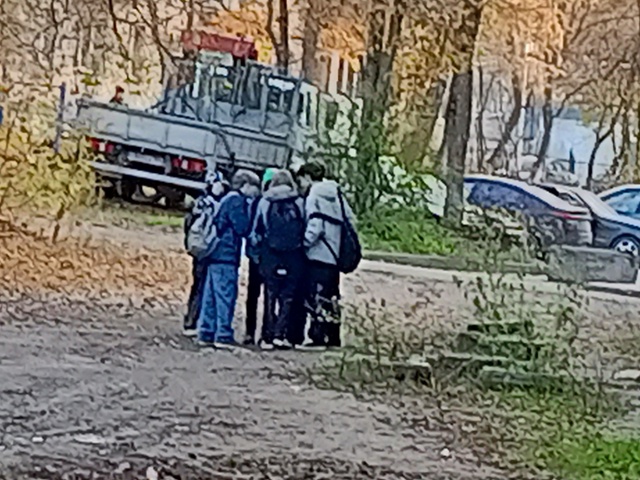 Чьи дети ходят кидают пидарды разберитесь , было разби?...