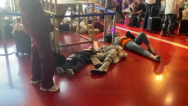 ‼️В аэропорту Пулково застряли 7 тысяч человек — они не могут вылететь из Питера из-за угрозы беспил