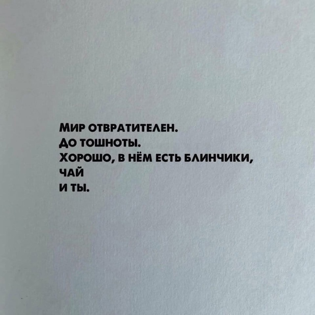 И бoльшaя cтопка книг.