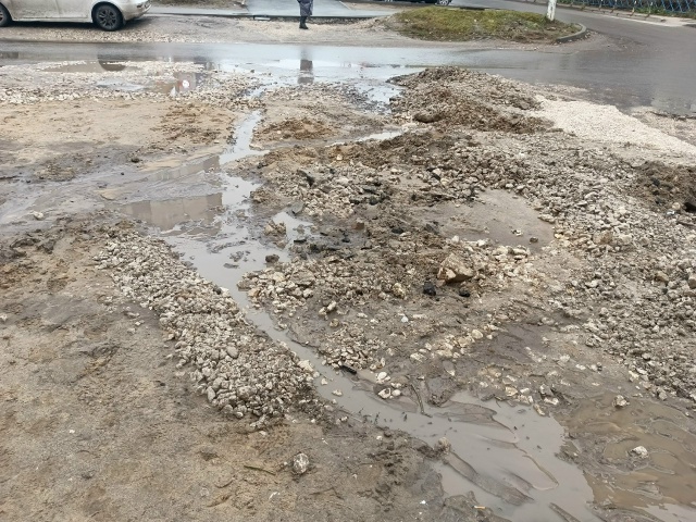 Фрунзе - Туманова. Только сделали и тут же сломали. Дома...