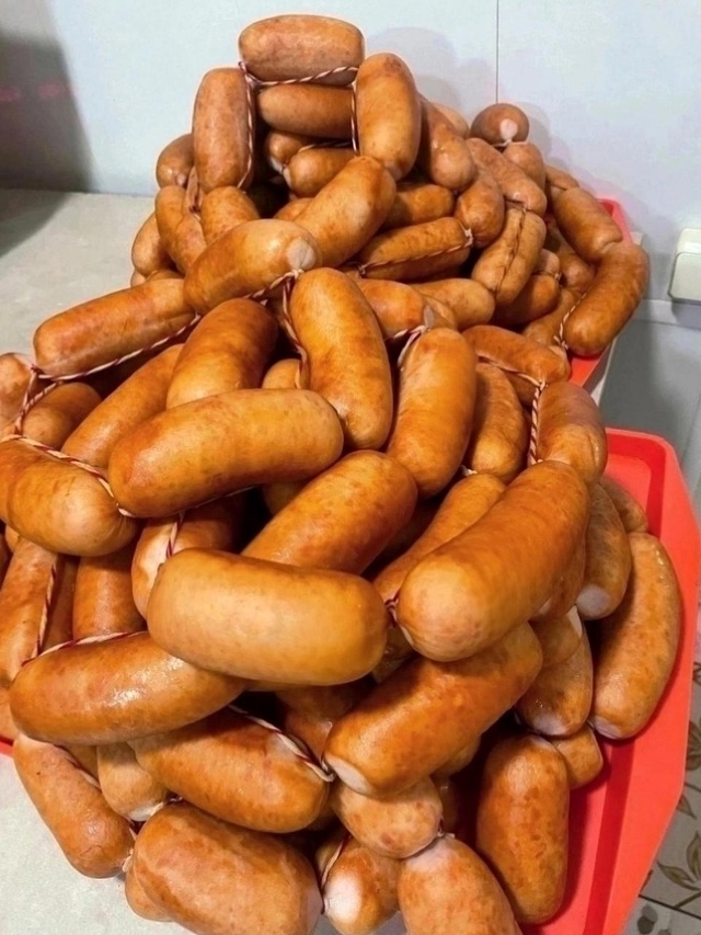 Сардельки и Шпикачки готовим два раза в неделю.
Вкус Д?...