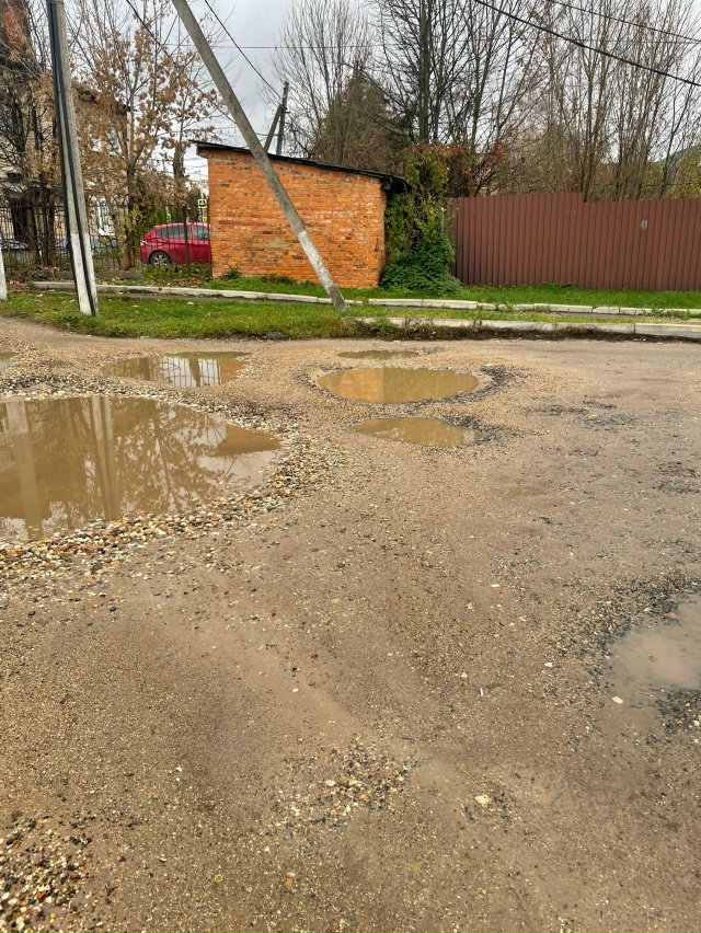 Какой позор!Уже на протяжении года и засыпать ни кто не...