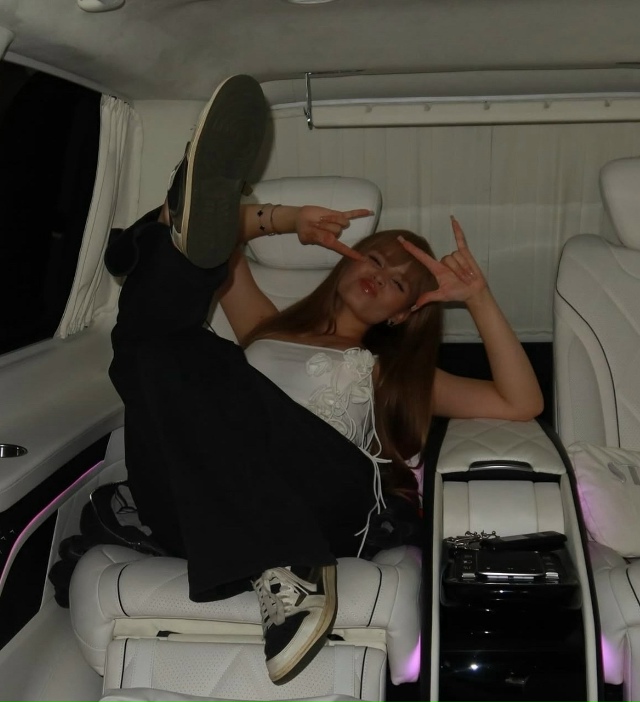 15-летняя Милана Стар, дочь актёра Виталия Гогунского, п...