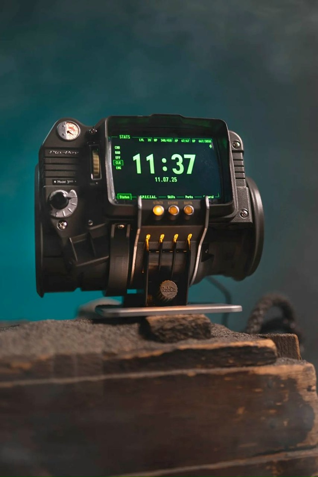 Bethesda выпустила реплику Pip-Boy 3000.
Такой же, как в Fallout 3 и Fa...