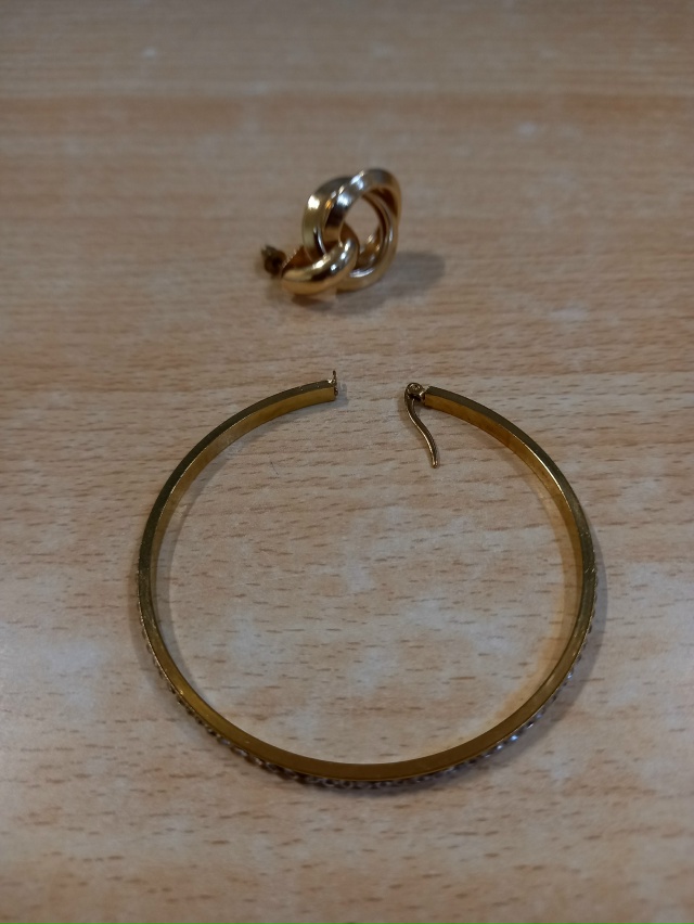 Кто потерял серьги в столовой на ГРЭС, обращайтесь к ка...