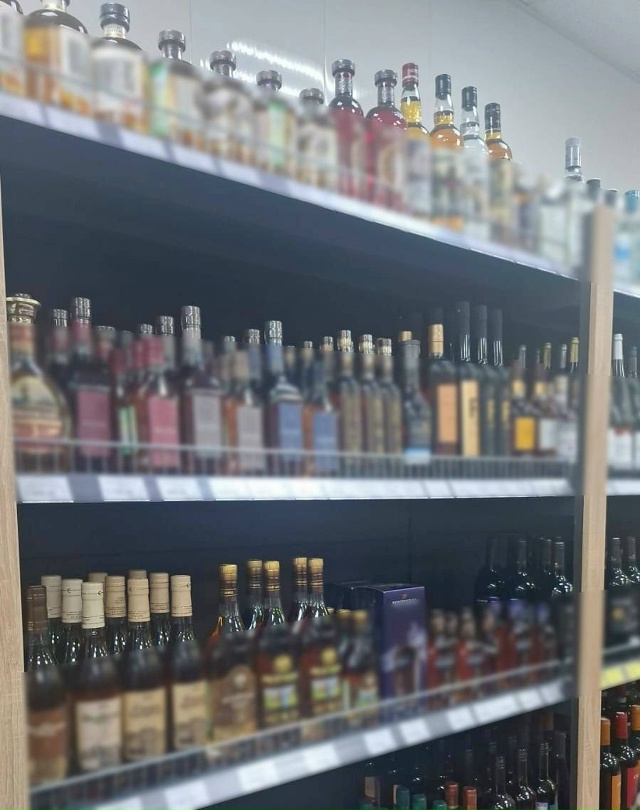 В Сириусе пресекли незаконную торговлю алкоголем: изъ?...