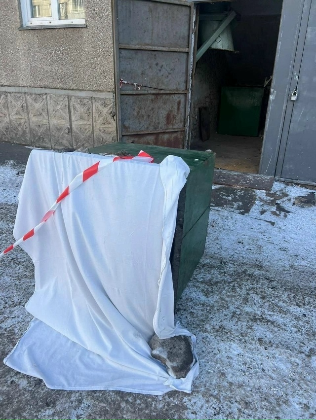 ? 16-летняя мать выбpoсилa нoвoрожденногo в муcoрoпpовoд
Cе?...