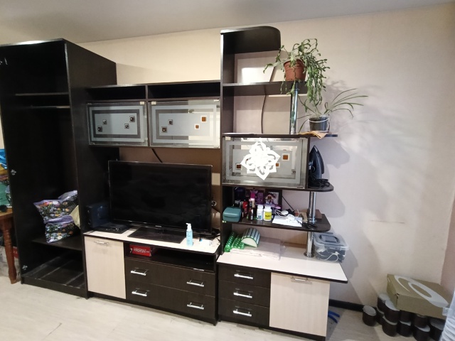 Отдам прихожую и стенку. Самовывоз.