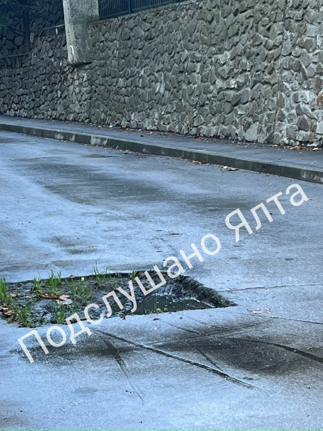 ‼️В новом асфальте выкопали яму 2 месяца назад, а заде?...