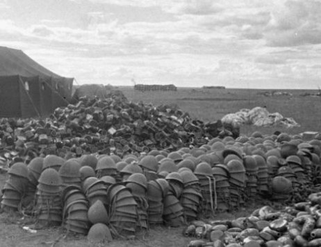 .
Японские каски, собранные советскими трофейными ком?...