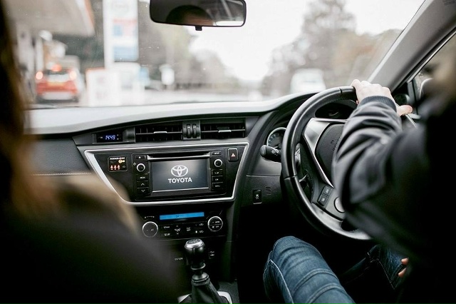 Праворульные и гибридные машины запретили ввозить в Р?...