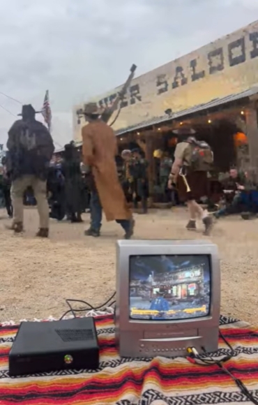 Фанат сыграл в Fallout: New Vegas у салуна в реальном городе Гу?...