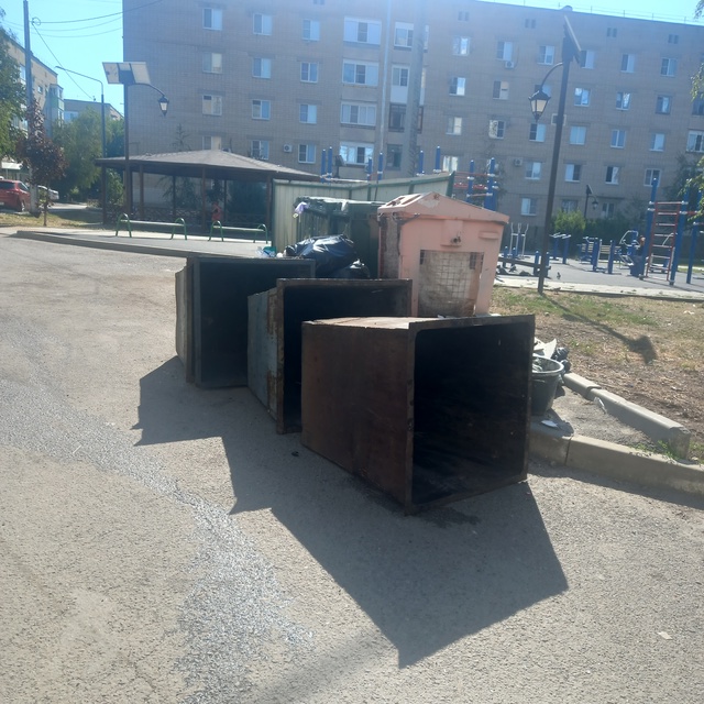 35 34 33 дома 3 мкр. Рядом площадка для отдыха (на которую в ...