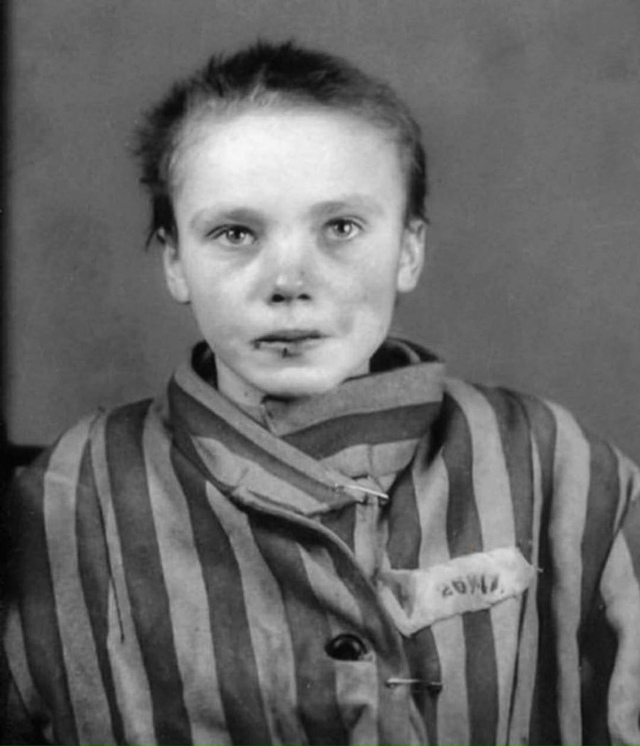 Чеслава Квока, Польша, Освенцим, феврaль 1943 года.
Умeрлa ...