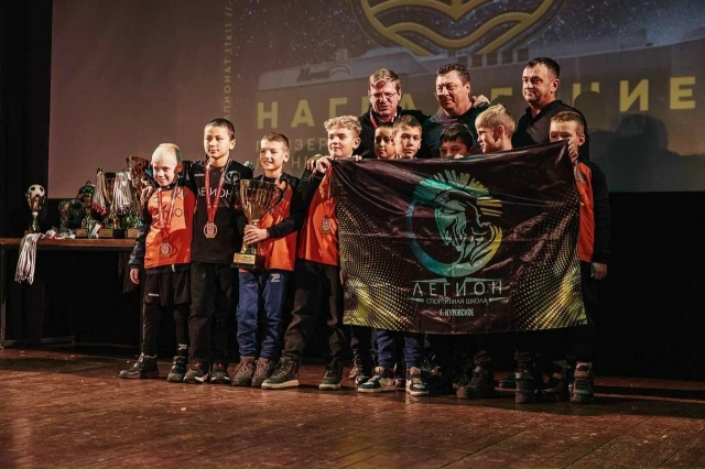 Игрокам «Спартак-Орехово» и спортивной школы «Феникс»...