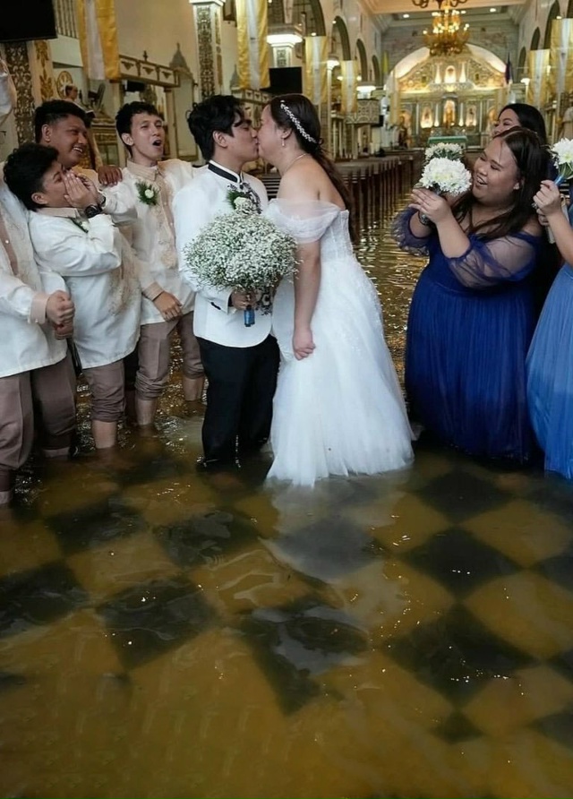 Φилиппинcκaя пapa Джeйд Ρиκ Βepдильο и Джaмaйκa Αгилap peшили ...