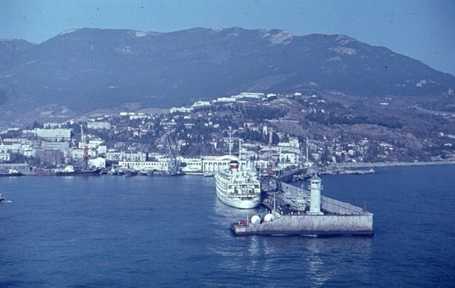 Ялтинский порт, 1960–1970-е годы.
Жизнь кипела, работа шла ?...