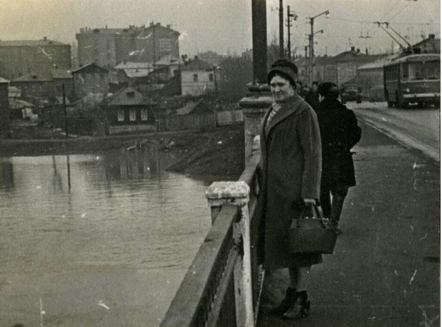 1) Река Упа
1913-1917 Тула
2) Набережная Дрейера
1994 13 апрел?...