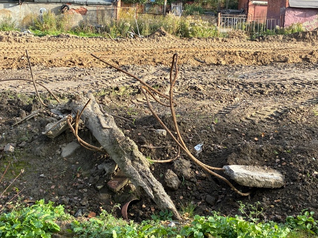 Добрый день! Может, кто знает- подскажИте, что за строит...