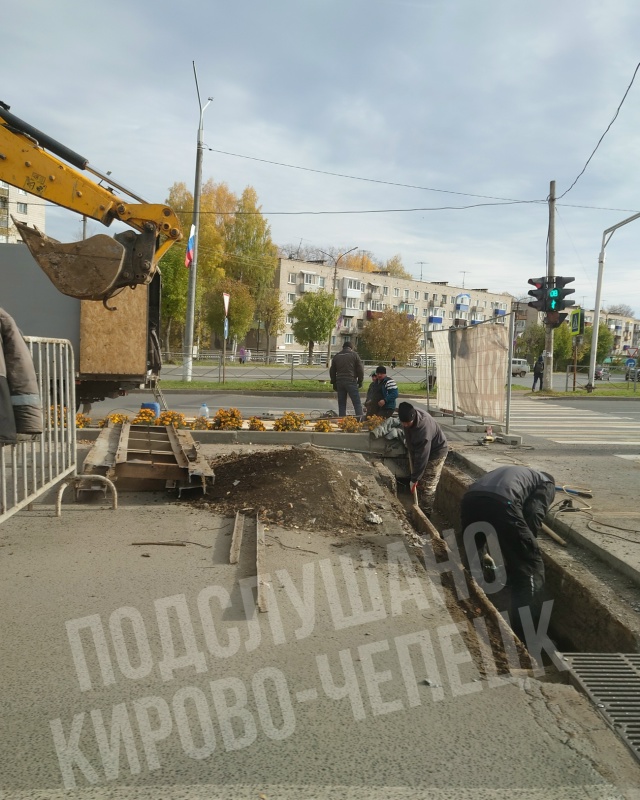 Наконец, будет вровень решетка с асфальтом, надеюсь...