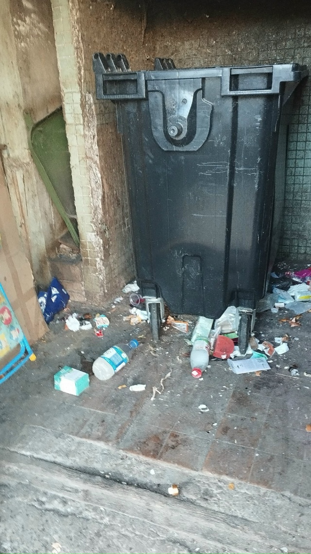 Ох, уж этот знаменитый дом! Сравните и найдите десять о?...